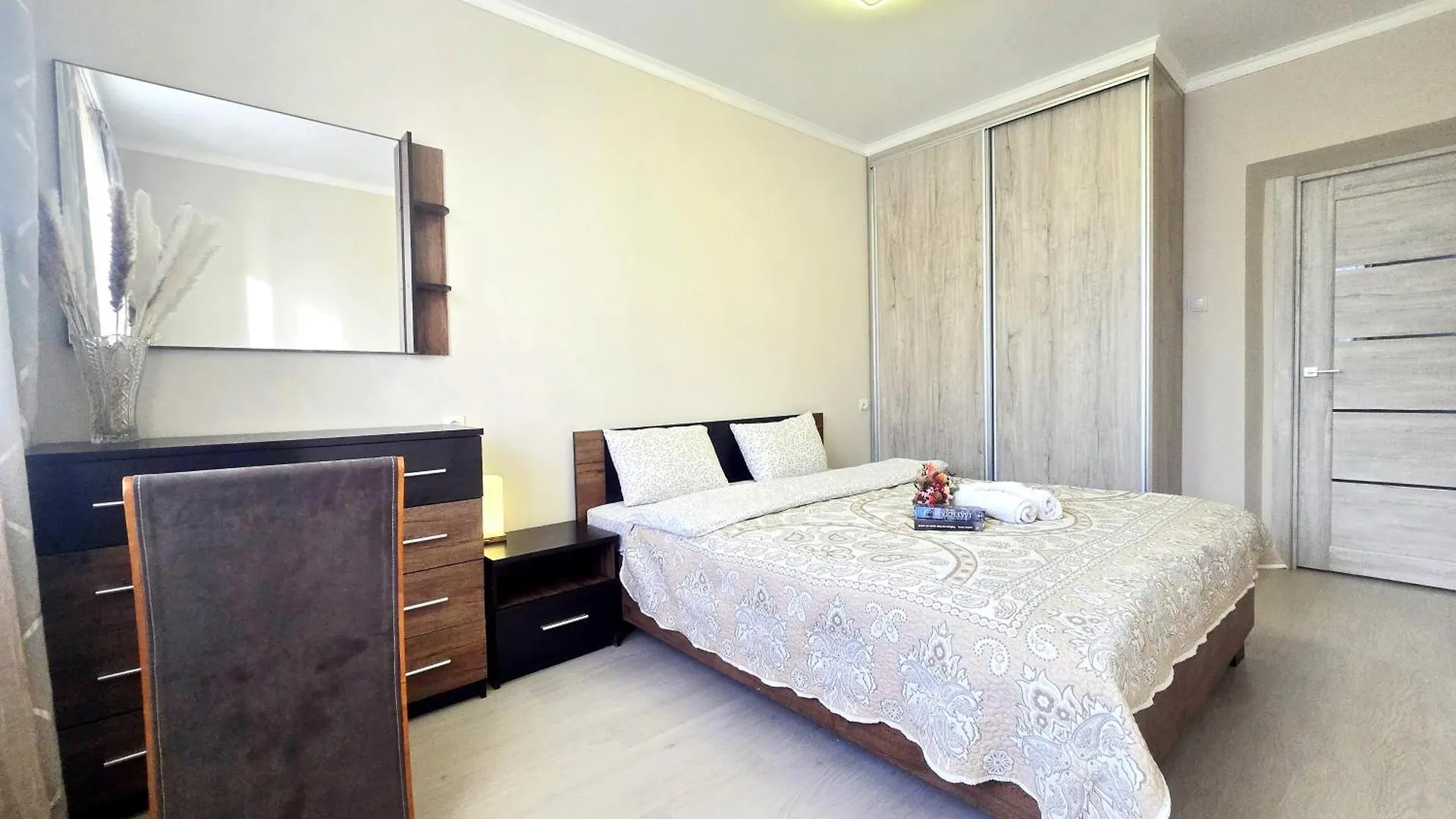 Квартира С Видом На Горы Самал 2 Almaty Apartment