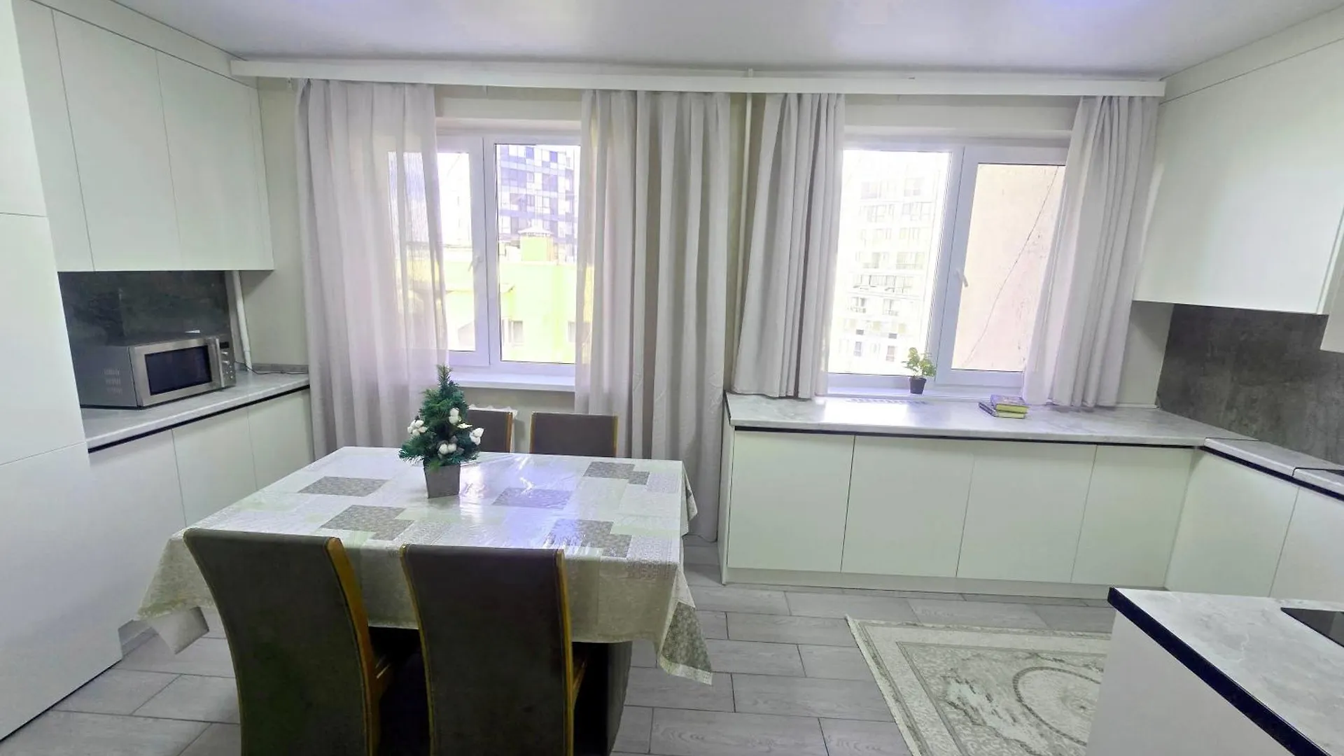 Квартира С Видом На Горы Самал 2 Almaty Apartment